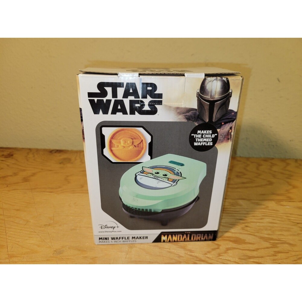 Star Wars The Mandalorian~The Child. Baby Yoda Grogu 4” Mini Waffle Maker NIB